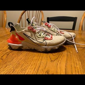 Women’s Nike react Vision shoes. Sz 9. In good used condition.